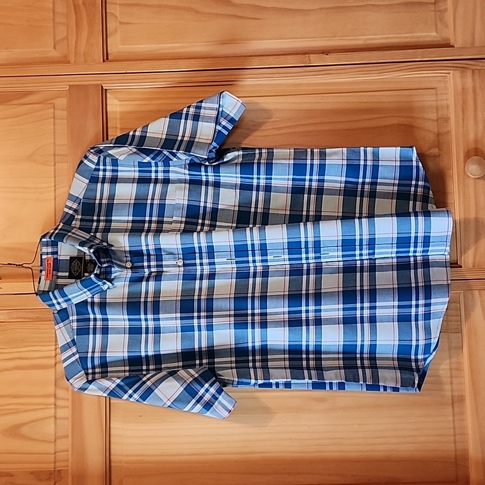 Men's short sleeve button down  shirt